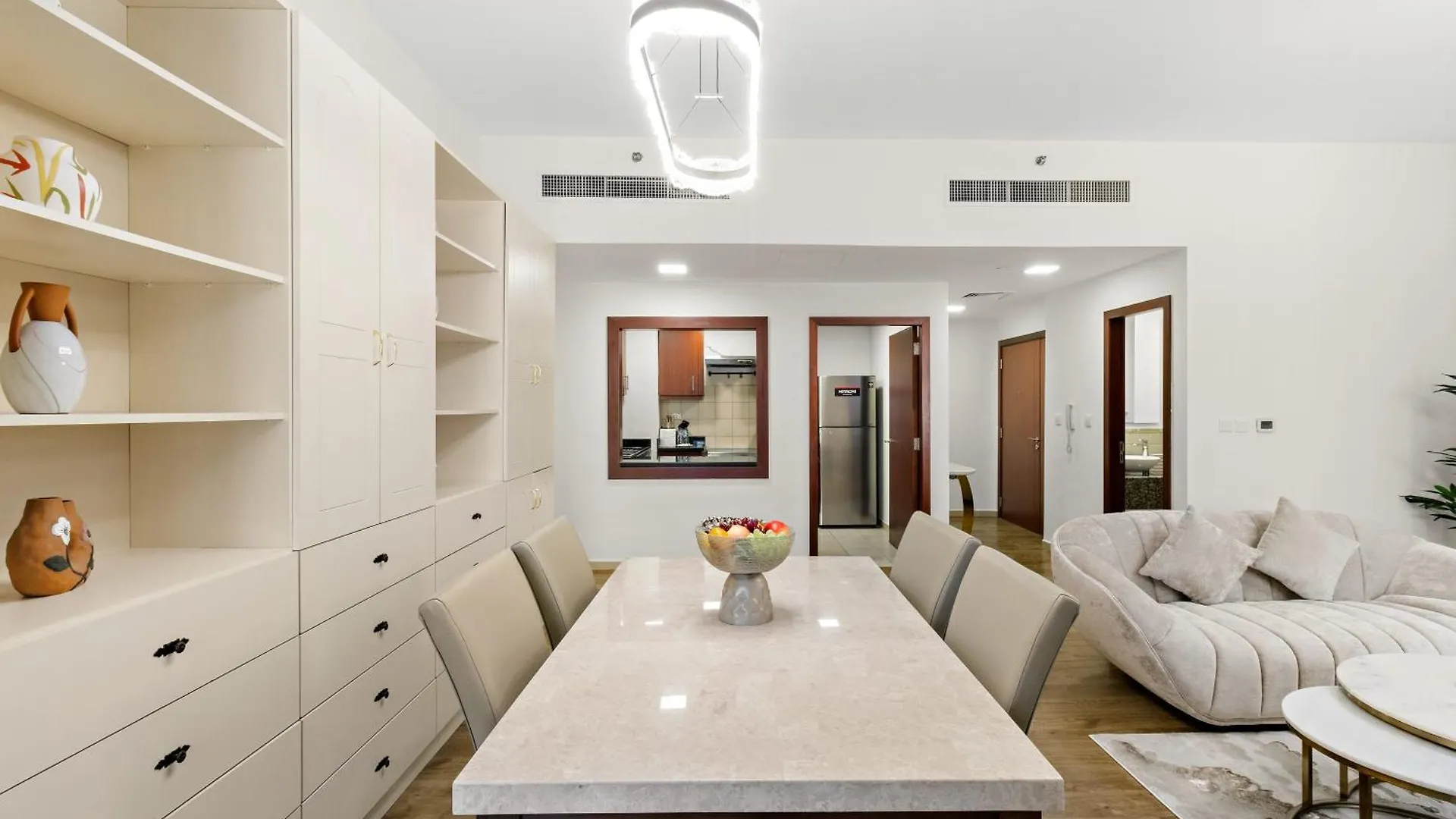 Luxe 2Br With Marina View In Jbr And Walk To The Beach Dubaj
